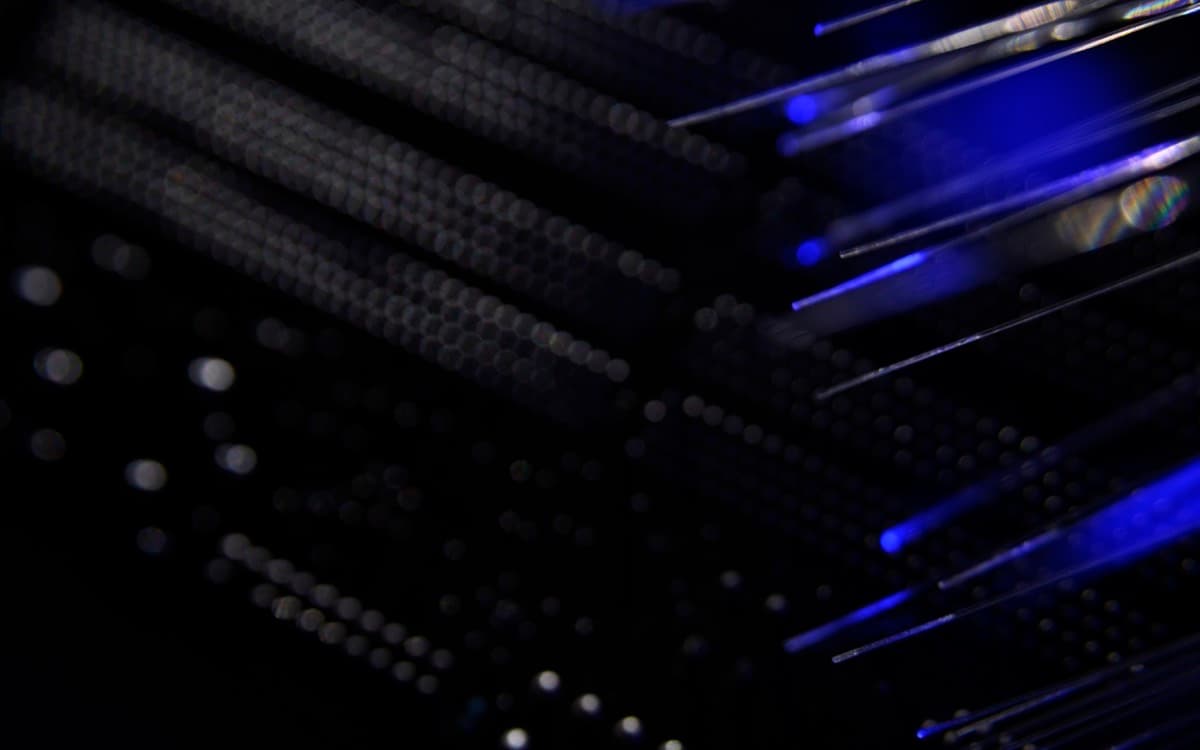 Network switch with optical fibre cables